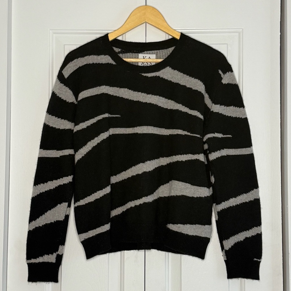 Zoe Kardsen Zebra Stripe Cashmere Sweater (medium)